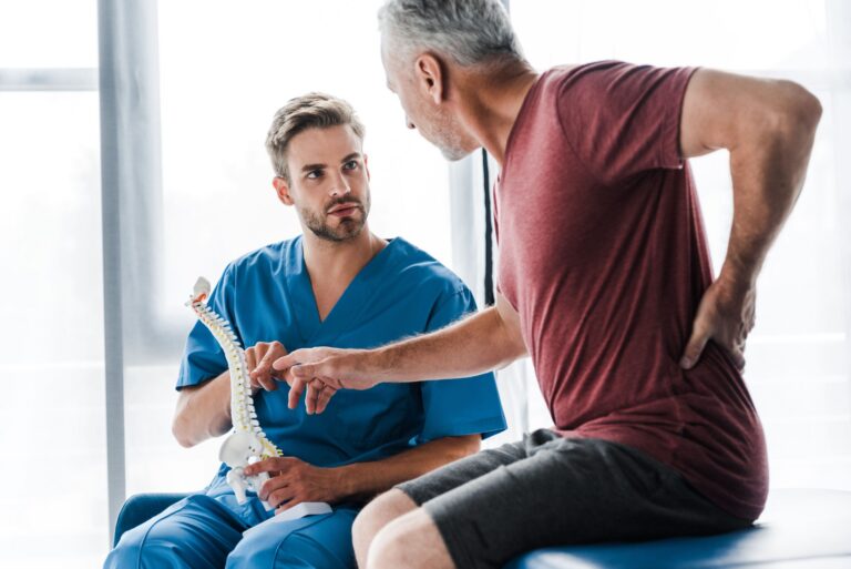 Tratamento para dor nas costas com cobertura do convênio médico