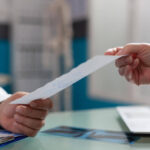 Reembolso assistido e livre escolha: o que o seu convênio não conta sobre técnicas minimamente invasivas